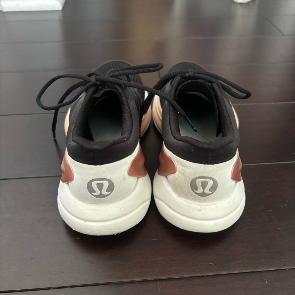 Lululemon blissful women's running shoe - Picture 4 of 6